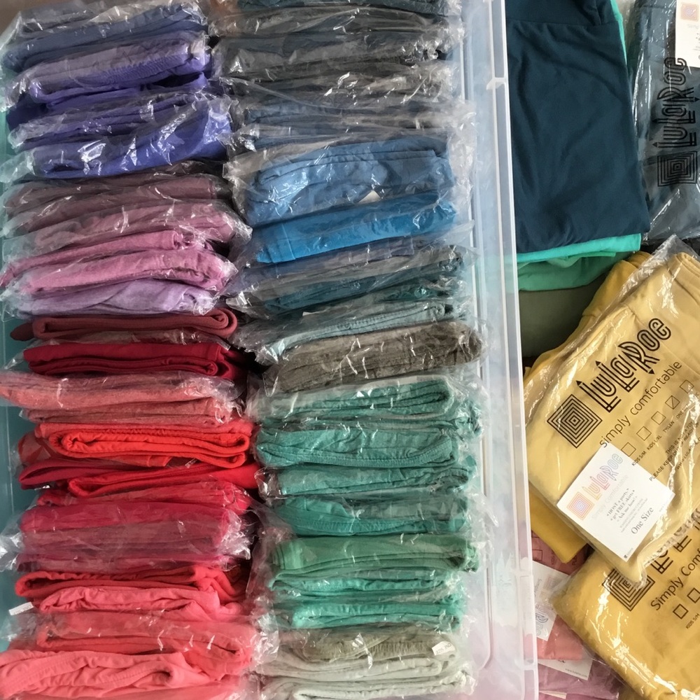 New In Package! Solid LuLaRoe One Size Leggings - Picture 1 of 2